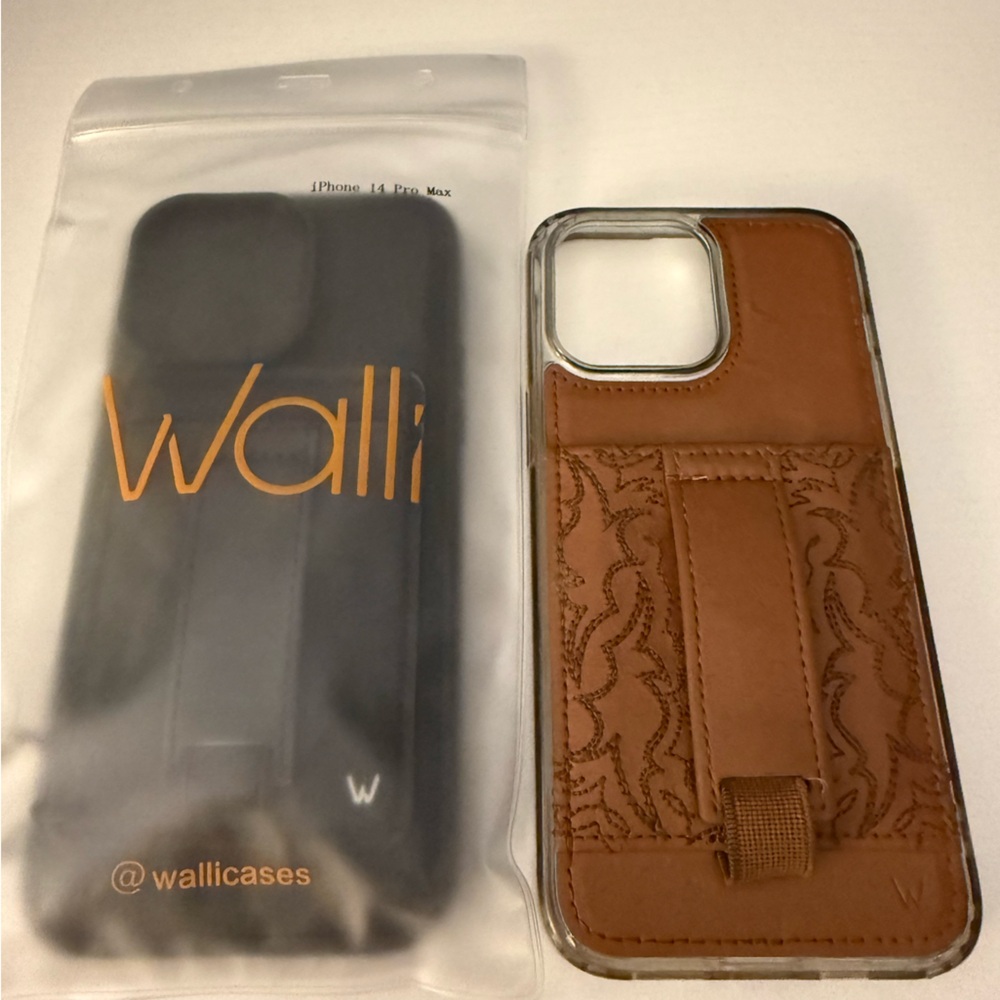 Walli Chelsea DeBoer Howdy & Black Magnetic iPhone 14 Pro Max Cases